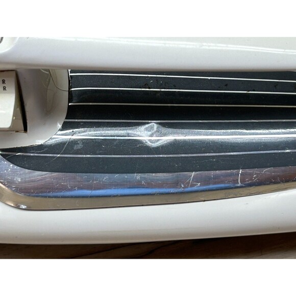 Vintage 1960s General Electric Portable 3 Speed Hand Electric Mixer Model 20M47 - Picture 12 of 16